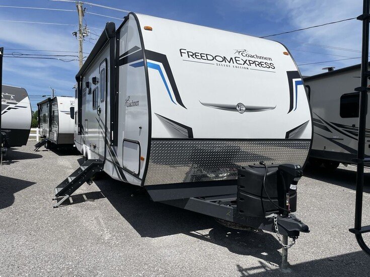 Thumbnail Photo undefined for New 2022 Coachmen Freedom Express